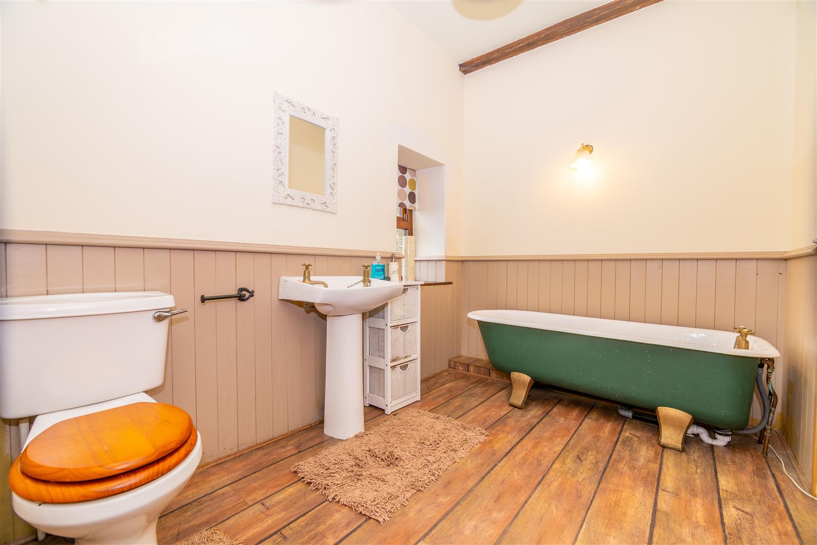 GROUND FLOOR BATHROOM